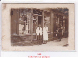 Delcampe - Carte Photo De Commerce : Coiffeur à Paris ? (Postes Auxilliaires) - Très Bon état - Geschäfte