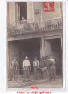 Delcampe - DECIZE : Carte Photo De L'atelier Du Maréchal Ferrant Louis Richard Sur La Place Du Champ De Foire - état (un Coin Plié) - Decize