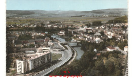 Delcampe - SARREGUEMINES: Boulevard Des Faïenceries Et La Sarre Vue Aérienne 10X15 - Très Bon état - Sarreguemines