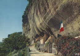 Delcampe - France Les Eyzies Maisons Troglodytiques Sous Falaise Unposted #SCC544 - Les Eyzies