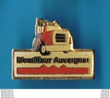 Delcampe - PIN'S //   ** CAMION L'OUTILLEUR AUVERGNAT ** - Transports