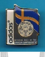 Delcampe - PIN'S //  ** ADIDAS SUÈDE / OFFICIAL BALL OF THE EUROPEAN CHAMPIONSHIP '92 ** - Calcio