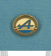 Delcampe - 1 PIN'S //  ** LOGO " ALPINE " CONSTRUCTEUR AUTOMOBILE FRANÇAIS / PROPRIÉTÉ DU GROUPE RENAULT ** . (Courtois Paris) - Renault