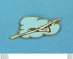 Delcampe - 1 PIN'S //  ** PLANEUR MONOPLACE / CENTRAIR 101A PEGASE ** . (BOUSSEMART) - Aviones