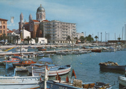 Delcampe - France Saint Raphaël Port Et Basilique Marina Avec Bateaux #SCD531 - Saint-Raphaël
