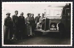 Delcampe - AK Saurer Omnibus Mit Wartenden Passagieren, Kennzeichen LU 9467 - Busse & Reisebusse