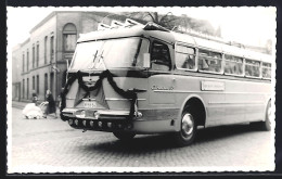 Delcampe - AK Omnibus Ikarus 55 Auf Einer Kopfsteinpflaster-Strasse, Kennzeichen KR68-64 - Busse & Reisebusse