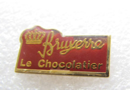 Delcampe - PIN'S    BRUYERRE  LE  CHOCOLATIER - Alimentación