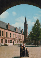 Delcampe - Nederland Middelburg Stadhuis Plein Met Zeeuwse Klederdracht Unposted #SCE662 - Middelburg