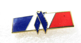 Delcampe - PIN'S   BARETTE  TRICOLORE      Email Grand Feu - Ciudades