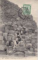 Delcampe - CPA ÉGYPTE - Descending The Pyramids - Timbre Vert 2 Millièmes Oblitéré - LL 20 - Gizeh