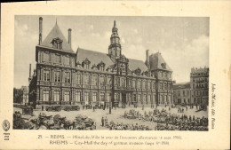 Delcampe - CPA Reims Hotel De Ville Le Jour De L'invasion Allemande 4 Sept 1914 Militaria - Reims