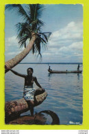 Delcampe - L'Afrique En Couleurs N°3019 La Douceur De Vivre Jeune Fille Aux Seins Nus Pirogue - Ohne Zuordnung