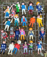 Delcampe - 41 PERSONNAGES PLAYMOBIL + DIVERS ACCESSOIRES - DEJA SERVIS - Playmobil