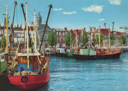 Delcampe - Nederland Vlissingen Vissershaven Met Vissersboten En Architectuur #SCF777 - Vlissingen