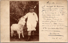 Delcampe - (17/08/26) 44-CPA BOUGUENAIS - CARTE PHOTO FILLETTE ET SON MOUTON BELIER EN PELUCHE - Bouguenais