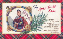Delcampe - UK       CPA ÉCOSSE - For Auld Times Sake - Sonneur De Cornemuse, Tartan, Poème - Couleur - Sonstige & Ohne Zuordnung