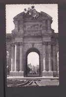 Delcampe - Espagne – Madrid – Puerta De Alcalá. Al Fondo "El Fénix" – Circulée : 1959 - Madrid