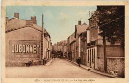 Delcampe - MONCOUTANT - La Rue Des Halles - Carte Datée 1950 - Moncoutant