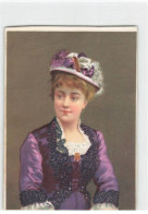 Delcampe - CHROMOS AO#AL000404 PORTRAIT D UNE FEMME EN ROBE VIOLETTE ET UN CHAPEAU 13,5 X 10 CM - Autres & Non Classés