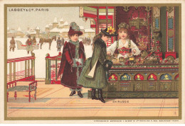 Delcampe - CHROMO #MK40686 LABBEY ET CIE MANUFACTURIERS TISSUS DE SOIE DEUX FEMMES EN RUSSIE - Autres & Non Classés