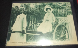 Delcampe - MADAGASCAR -  DIEGO SUAREZ *-  Pousse -pousse -dame Se Promenant - Madagascar