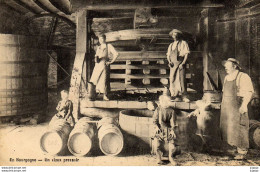Delcampe - En Bourgogne. Un Vieux Pressoir - Bourgogne