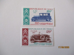 Delcampe - CITROËN 100e ANNIVERSAIRE DE LA NAISSANCE D'ANDRE CITROËN 2 TIMBRES NEUFS REPUBLIQUE DU MALI B14G 1927 ET C3 TREFLE 1922 - Usines & Industries