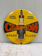 Delcampe - Champion Spark Plugs – Rond Emaille Reclamebord – Bougie – 30 Cm - Enseignes