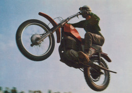 Delcampe - Motocross Rider Jumping On Dirt Bike Action Sports #SCG990 - Motorradsport