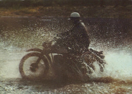 Delcampe - Deutschland Unbekannt Motorradfahrer In Aktion Spritzt Wasser Oblitert #SCG981 - Motorradsport