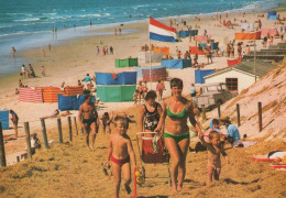 Delcampe - Nederland Katwijk Aan Zee Strandgezicht Mensen Unposted #SCG967 - Katwijk (aan Zee)