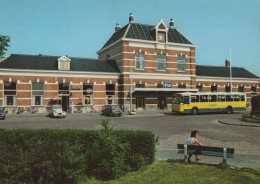 Delcampe - Nederland Sneek Historisch Spoorwegstation Met Bus Op Plein Unposted #SCG935 - Sneek