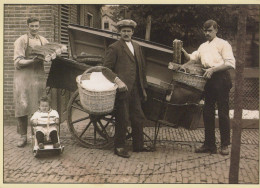 Delcampe - Nederland Medemblik Bakker Met Bezorgwagen En Brood Op Straat 1921 #SCH748 - Medemblik