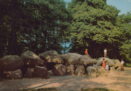 Delcampe - Nederland Hunebed Prehistorisch Monument Met Mensen Geadresseerd #SCH715 - Sonstige & Ohne Zuordnung