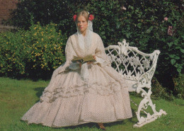 Delcampe - Nederland Utrecht Vrouw In Historische Zomerjapon 1855 60 Op Tuinbank #SCH639 - Utrecht