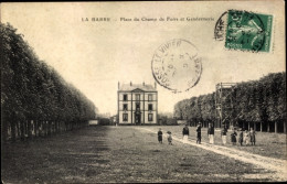 Delcampe - CPA La Barre Eure, Place Du Champ De Foire Et Gendarmerie - Autres & Non Classés