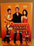 Delcampe - L'Amour Aux Trousses Pascal Elbe Jean Dujardin DVD - Sonstige & Ohne Zuordnung