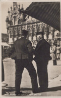 Delcampe - Nederland Middelburg Mannen In Traditionele Kledij Stadhuis Unposted #SCK573 - Middelburg