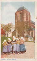 Delcampe - Nederland Veere Grote Kerk Vrouwen In Klederdracht Afgestempeld #SCK572 - Veere