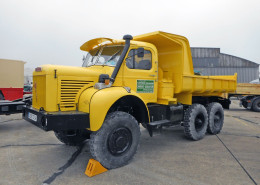 Delcampe - AL UT 099 - Camion Benne Berliet GBC 8 "Gazelle" Carrière De Marne à MONTEREAU-SUR-LE-JARD - Seine Et Marne - Transporter & LKW