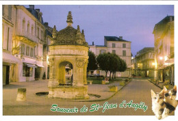 Delcampe - CPM - CHARENTE MARITIME - SOUVENIR DE SAINT JEAN D'ANGELY - FONTAINE DU PILORI DE NUIT ET MAISON A COLOMBAGES - Saint-Jean-d'Angely