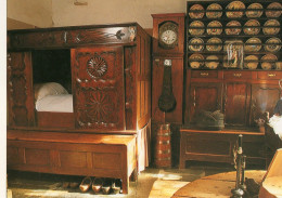 Delcampe - CPM - FINISTERE - MUSEE DE SIZUN - LIT CLOS LEONARD - HORLOGE - VAISSELIER ET BANC - Sizun