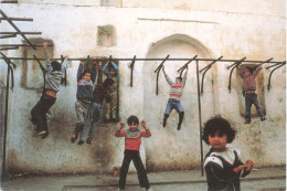 Delcampe - Algérie Alger Photographe Françoise De Mulder 1990 Kasbah , Enfants - Algerien