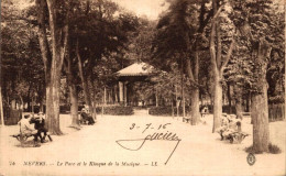Delcampe - M1708 - NEVERS - D58 - Le Parc Et Le Kiosque De La Musique - Nevers