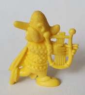 Delcampe - FIGURINE PUBLICITAIRE ASTERIX LEVER 1974 ASSURANCETOURIX Jaune Pas Dunkin - Asterix & Obelix