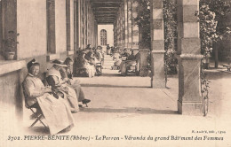 Delcampe - PIERRE BENITE : LE PERRON - VERANDA DU GRAND BATIMENT DES FEMMES - Pierre Benite