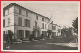Delcampe - -- SAUJON (Charente Maritime) - Hôtel Thermalia Et L'Etablissement Thermal -- - Saujon