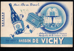 Delcampe - BUVARD BASSIN DE VICHY EAUX ET PASTILLES - Alimentos