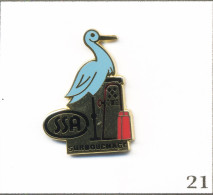 Delcampe - Pin's Animal - Oiseau / Cigogne Pour La SSA Surbouchage Alsace. A.B (Arthus Bertrand). EGF. T1100Q-21 - Animales